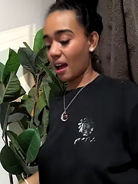 evafoxs online show from September 18, 2025, 1:19 am