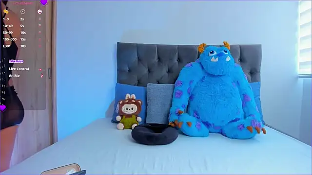 mia world  online show from September 30, 2025, 4:35 pm