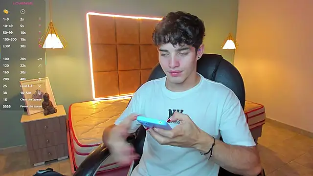 AlejooTwink online show from October 11, 2025, 1:06 am