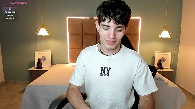 AlejooTwink online show from May 8, 2026, 3:54 am