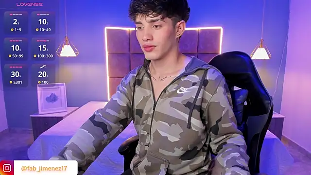 AlejooTwink online show from July 12, 2026, 3:29 am