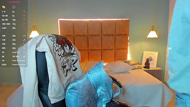 AlejooTwink online show from October 12, 2025, 1:51 am