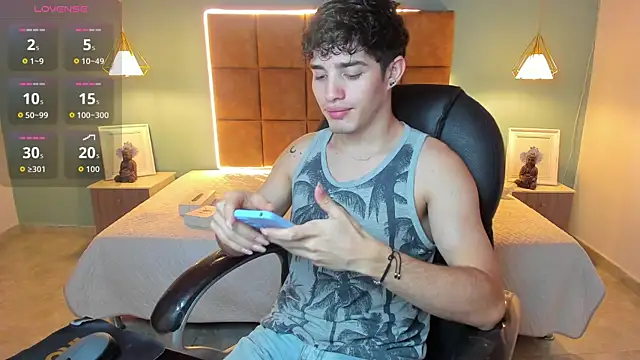 AlejooTwink online show from November 11, 2025, 2:39 am