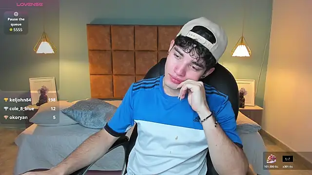 AlejooTwink online show from November 15, 2025, 3:32 am