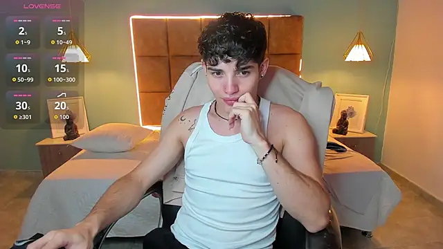 AlejooTwink online show from October 30, 2025, 2:21 am