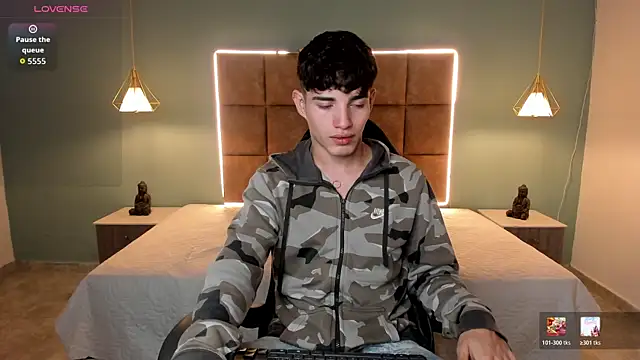 AlejooTwink online show from May 15, 2026, 3:59 am