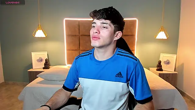 Snapshot of AlejooTwink chatting on February 26, 2026, 8:09 pm AlejooTwink online show from February 26, 2026, 8:09 pm