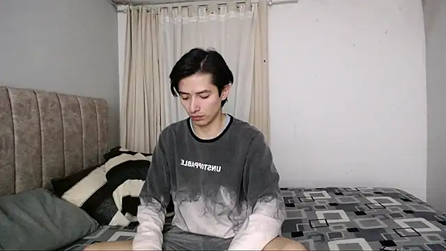 Snapshot of Yellowpokemon23 chatting on September 13, 2025, 5:29 am Yellowpokemon23 online show from September 13, 2025, 5:29 am