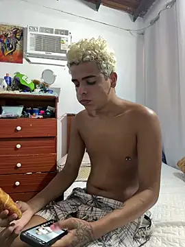 Snapshot of Leo_bunny_hot chatting on September 20, 2025, 6:24 pm Leo bunny hot online show from September 20, 2025, 6:24 pm