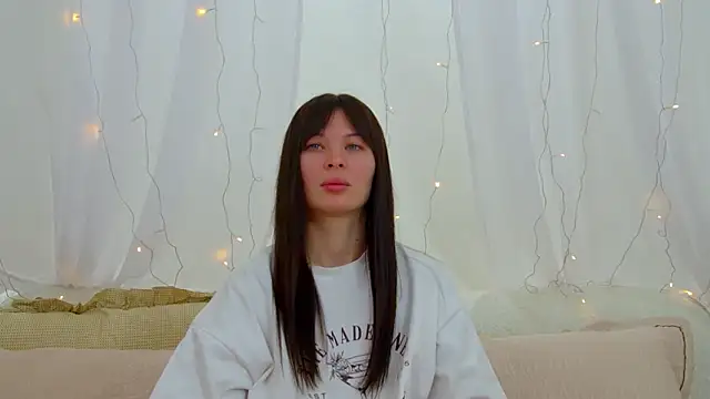 AlexandraBloom online show from February 11, 2026, 6:41 pm