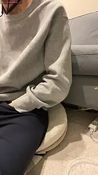 kimkim123123 online show from February 7, 2026, 5:43 pm