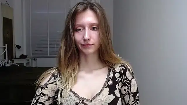 Snapshot of LUNA_delight chatting on October 22, 2025, 5:29 am LUNA delight online show from October 22, 2025, 5:29 am