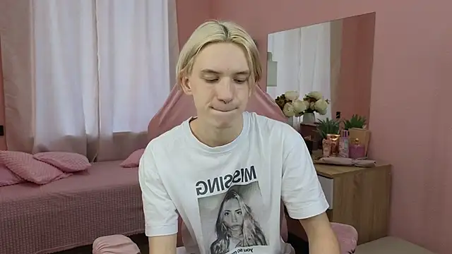 Snapshot of Ron_Vils chatting on October 21, 2025, 8:36 am Ron Vils online show from October 21, 2025, 8:36 am