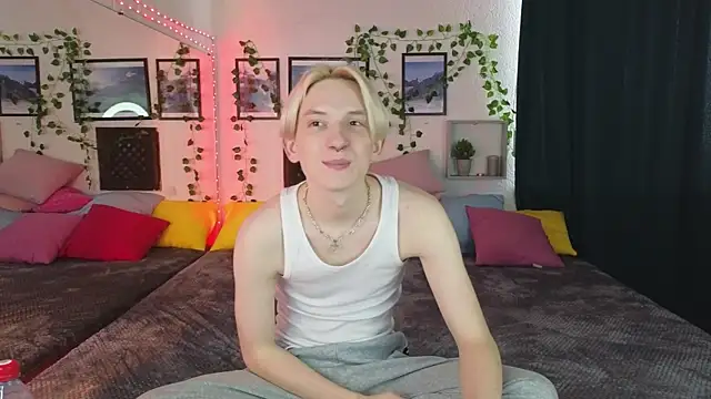 Snapshot of Ron_Vils chatting on March 6, 2025, 7:58 am Ron Vils online show from March 6, 2025, 7:58 am