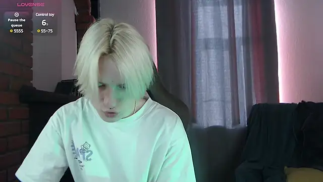 Snapshot of Ron_Vils chatting on March 4, 2025, 5:42 am Ron Vils online show from March 4, 2025, 5:42 am