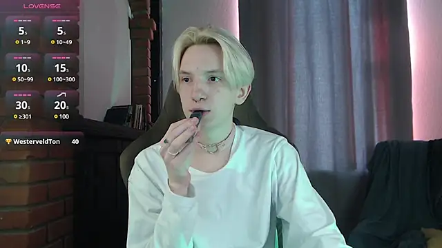 Snapshot of Ron_Vils chatting on March 3, 2025, 8:19 am Ron Vils online show from March 3, 2025, 8:19 am