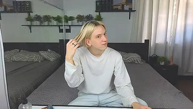 Snapshot of Ron_Vils chatting on November 24, 2025, 8:14 am Ron Vils online show from November 24, 2025, 8:14 am