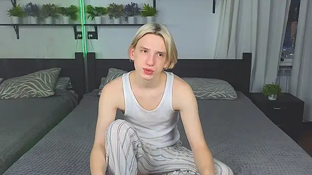 Snapshot of Ron_Vils chatting on November 21, 2025, 10:25 am Ron Vils online show from November 21, 2025, 10:25 am