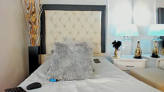 Snapshot of GaleHodge chatting on October 13, 2025, 1:02 pm GaleHodge online show from October 13, 2025, 1:02 pm