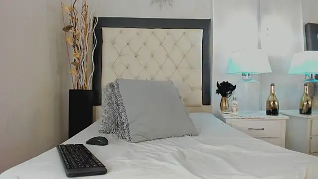 Snapshot of GaleHodge chatting on October 18, 2025, 12:51 pm GaleHodge online show from October 18, 2025, 12:51 pm