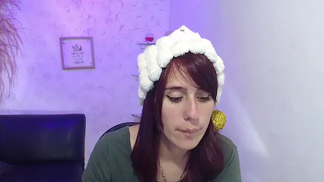 Snapshot of Melothompson chatting on December 19, 2024, 3:08 pm Melothompson online show from December 19, 2024, 3:08 pm