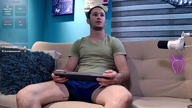 Snapshot of AxelFairchaild chatting on September 17, 2025, 1:02 pm AxelFairchaild online show from September 17, 2025, 1:02 pm