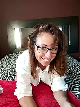 Snapshot of misslynexxx chatting on April 1, 2026, 7:42 am misslynexxx online show from April 1, 2026, 7:42 am