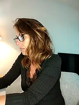 Snapshot of misslynexxx chatting on April 13, 2026, 9:57 am misslynexxx online show from April 13, 2026, 9:57 am