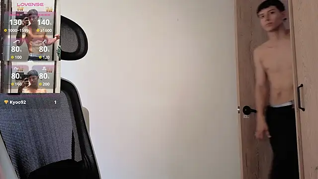 Cristopher23  online show from November 28, 2025, 6:19 pm