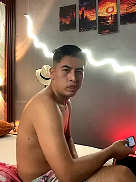 Snapshot of roguer_darkk chatting on October 6, 2025, 11:22 am roguer darkk online show from October 6, 2025, 11:22 am