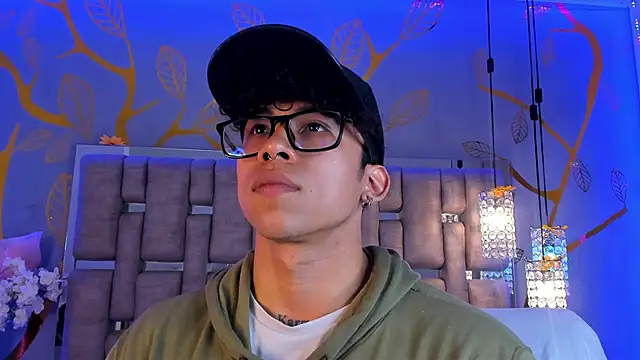 AkazaBoy  online show from December 2, 2025, 4:25 am