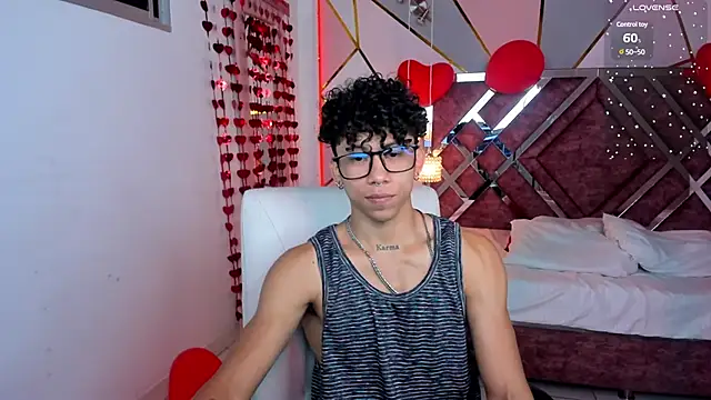 Snapshot of AkazaBoy_ chatting on February 27, 2025, 4:57 am AkazaBoy online show from February 27, 2025, 4:57 am