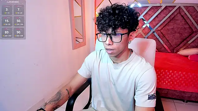 Snapshot of AkazaBoy_ chatting on March 8, 2025, 4:45 am AkazaBoy online show from March 8, 2025, 4:45 am