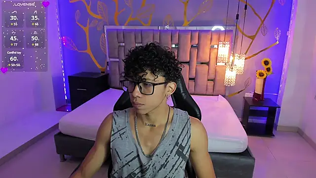 Snapshot of AkazaBoy_ chatting on March 6, 2025, 3:46 am AkazaBoy online show from March 6, 2025, 3:46 am