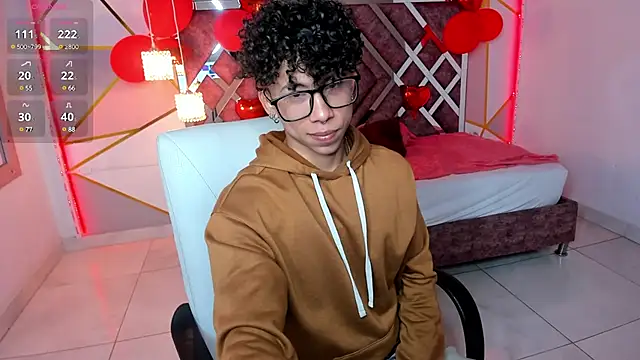 Snapshot of AkazaBoy_ chatting on February 12, 2025, 4:12 am AkazaBoy online show from February 12, 2025, 4:12 am