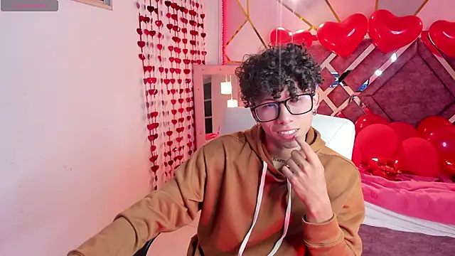 Snapshot of AkazaBoy_ chatting on February 16, 2025, 4:20 am AkazaBoy online show from February 16, 2025, 4:20 am
