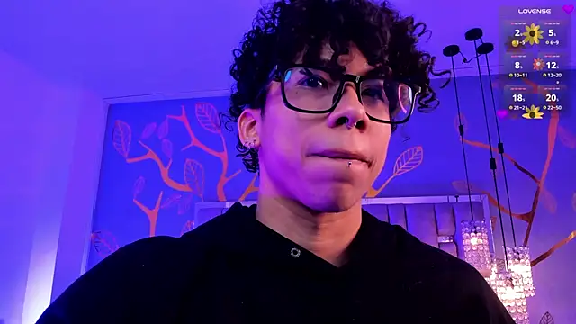 AkazaBoy  online show from April 8, 2026, 4:36 am