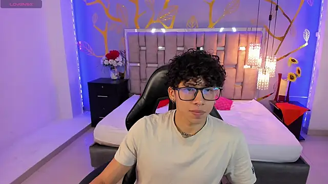 Snapshot of AkazaBoy_ chatting on March 19, 2025, 4:14 am AkazaBoy online show from March 19, 2025, 4:14 am