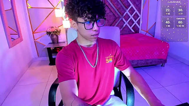 Snapshot of AkazaBoy_ chatting on March 4, 2025, 4:17 am AkazaBoy online show from March 4, 2025, 4:17 am