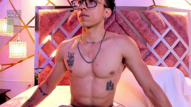 Snapshot of AkazaBoy_ chatting on September 14, 2025, 4:35 am AkazaBoy online show from September 14, 2025, 4:35 am