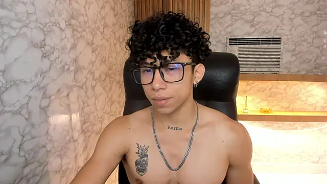 Snapshot of AkazaBoy_ chatting on March 12, 2025, 8:20 pm AkazaBoy online show from March 12, 2025, 8:20 pm