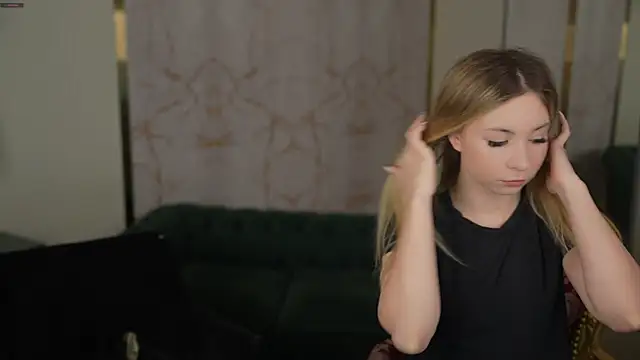 Snapshot of Magnetic_Mia_ chatting on February 25, 2025, 7:52 am Magnetic Mia online show from February 25, 2025, 7:52 am