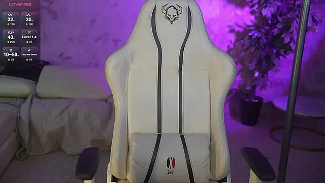 Snapshot of Magnetic_Mia_ chatting on November 18, 2025, 4:16 am Magnetic Mia online show from November 18, 2025, 4:16 am