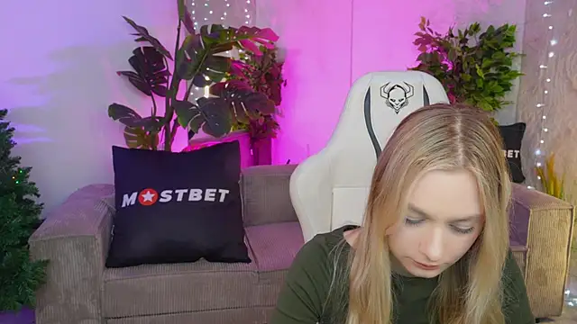 Snapshot of Magnetic_Mia_ chatting on January 7, 2025, 3:54 pm Magnetic Mia online show from January 7, 2025, 3:54 pm