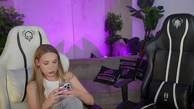 Snapshot of Magnetic_Mia_ chatting on September 12, 2025, 11:48 pm Magnetic Mia online show from September 12, 2025, 11:48 pm