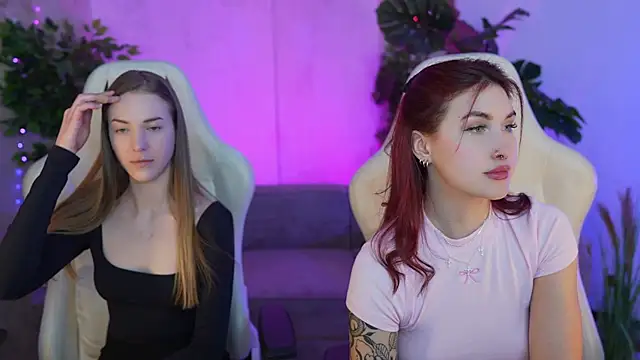 Snapshot of Magnetic_Mia_ chatting on March 20, 2025, 11:45 pm Magnetic Mia online show from March 20, 2025, 11:45 pm