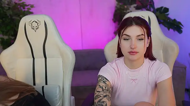 Snapshot of Magnetic_Mia_ chatting on March 21, 2025, 5:54 am Magnetic Mia online show from March 21, 2025, 5:54 am