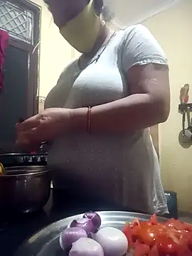 Punjabi beauty123 online show from December 15, 2024, 1:43 pm