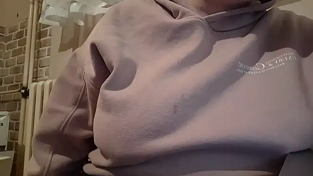 Snapshot of AalinnaK chatting on March 11, 2025, 9:37 pm AalinnaK online show from March 11, 2025, 9:37 pm