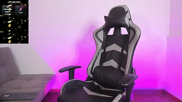 Aaron Hunter  online show from November 21, 2025, 7:18 am